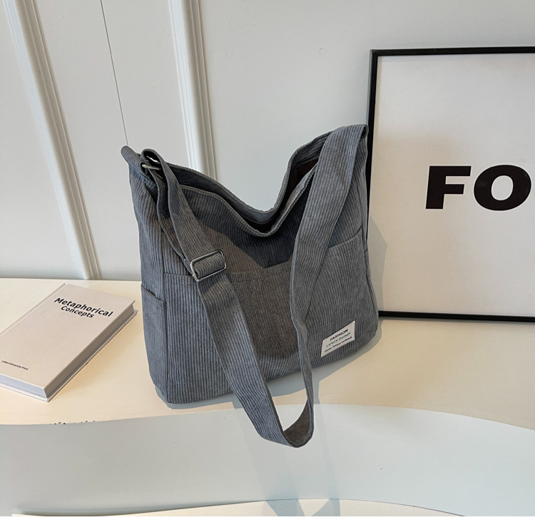 ALONDRA | CHIC CORDUROY SHOULDER BAG