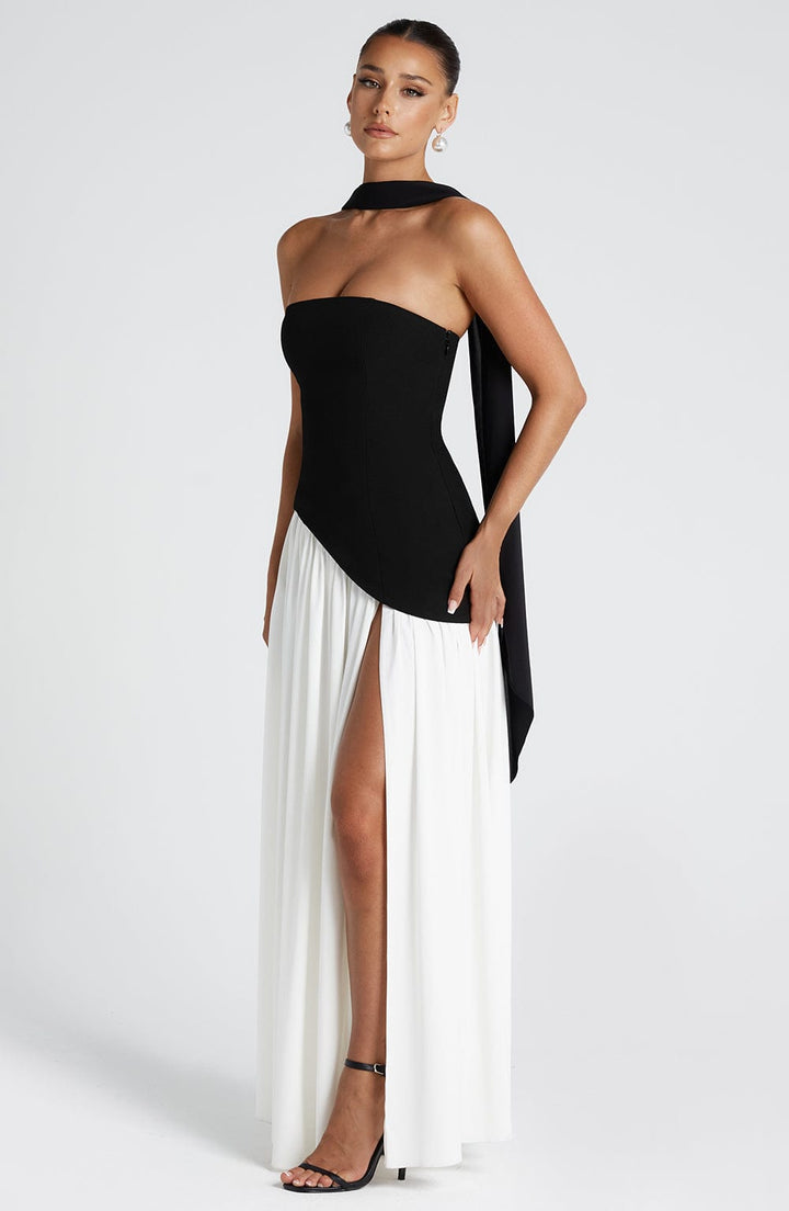 WENDY | ELEGANT BACKLESS PLEATED MAXI DRESS