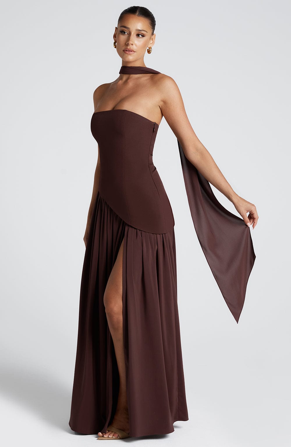WENDY | ELEGANT BACKLESS PLEATED MAXI DRESS