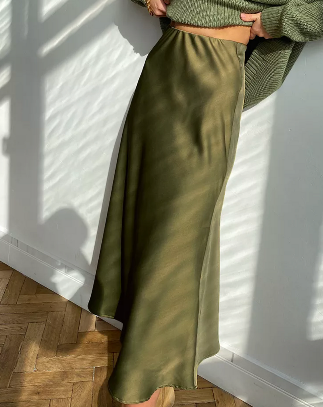 JINKEE | SATIN MIDI SKIRT