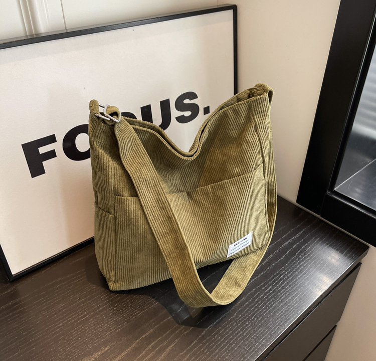 ALONDRA | CHIC CORDUROY SHOULDER BAG