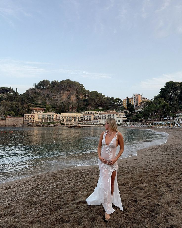 ALMERIA | SLEEVELESS WAISTED LACE DRESS