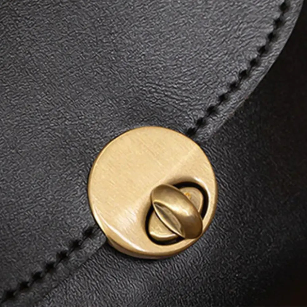 ATHISA | VINTAGE-INSPIRED LEATHER CROSSBODY BAG