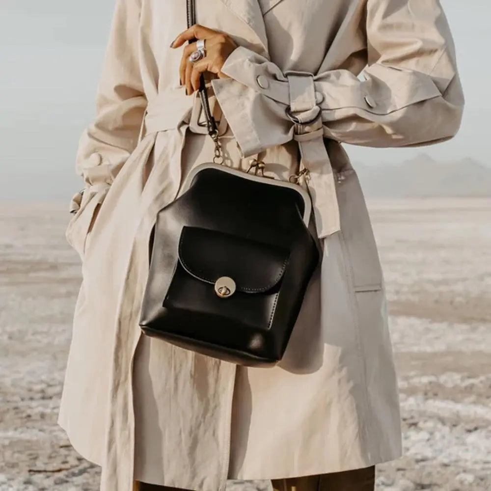 ATHISA | VINTAGE-INSPIRED LEATHER CROSSBODY BAG