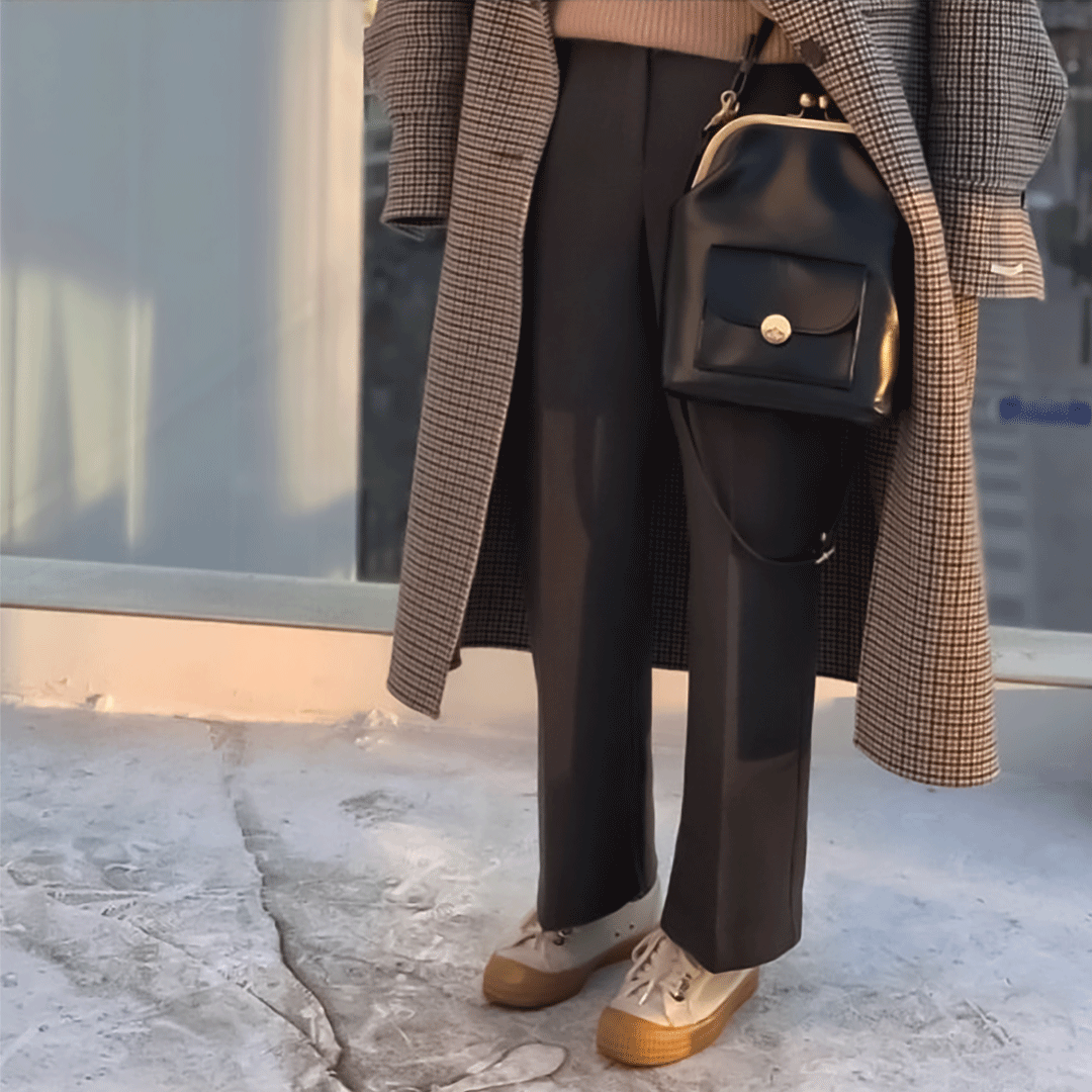 ATHISA | VINTAGE-INSPIRED LEATHER CROSSBODY BAG