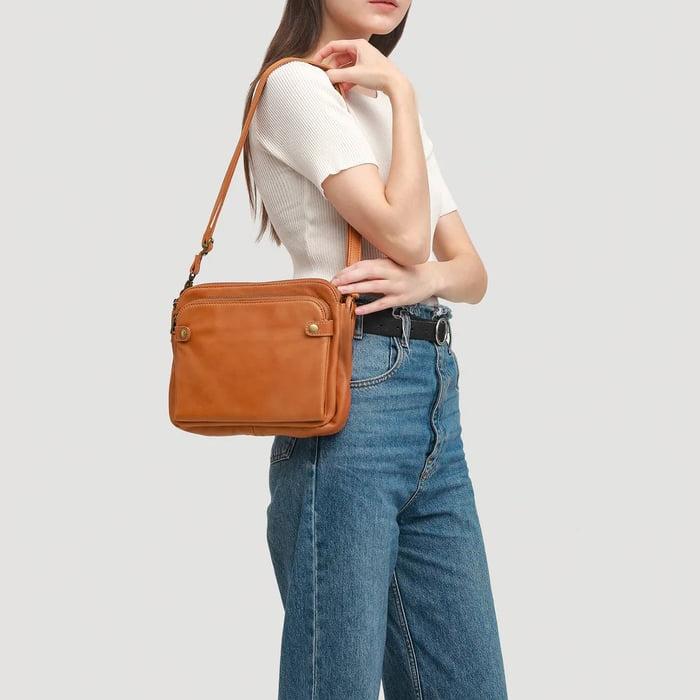 JOLENE | SLEEK THREE-LAYER CROSSBODY BAG