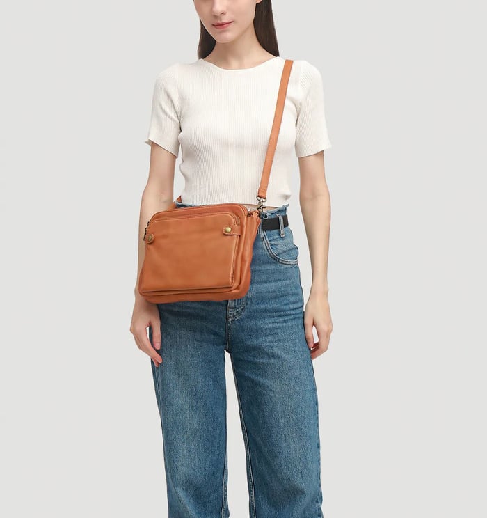 JOLENE | SLEEK THREE-LAYER CROSSBODY BAG