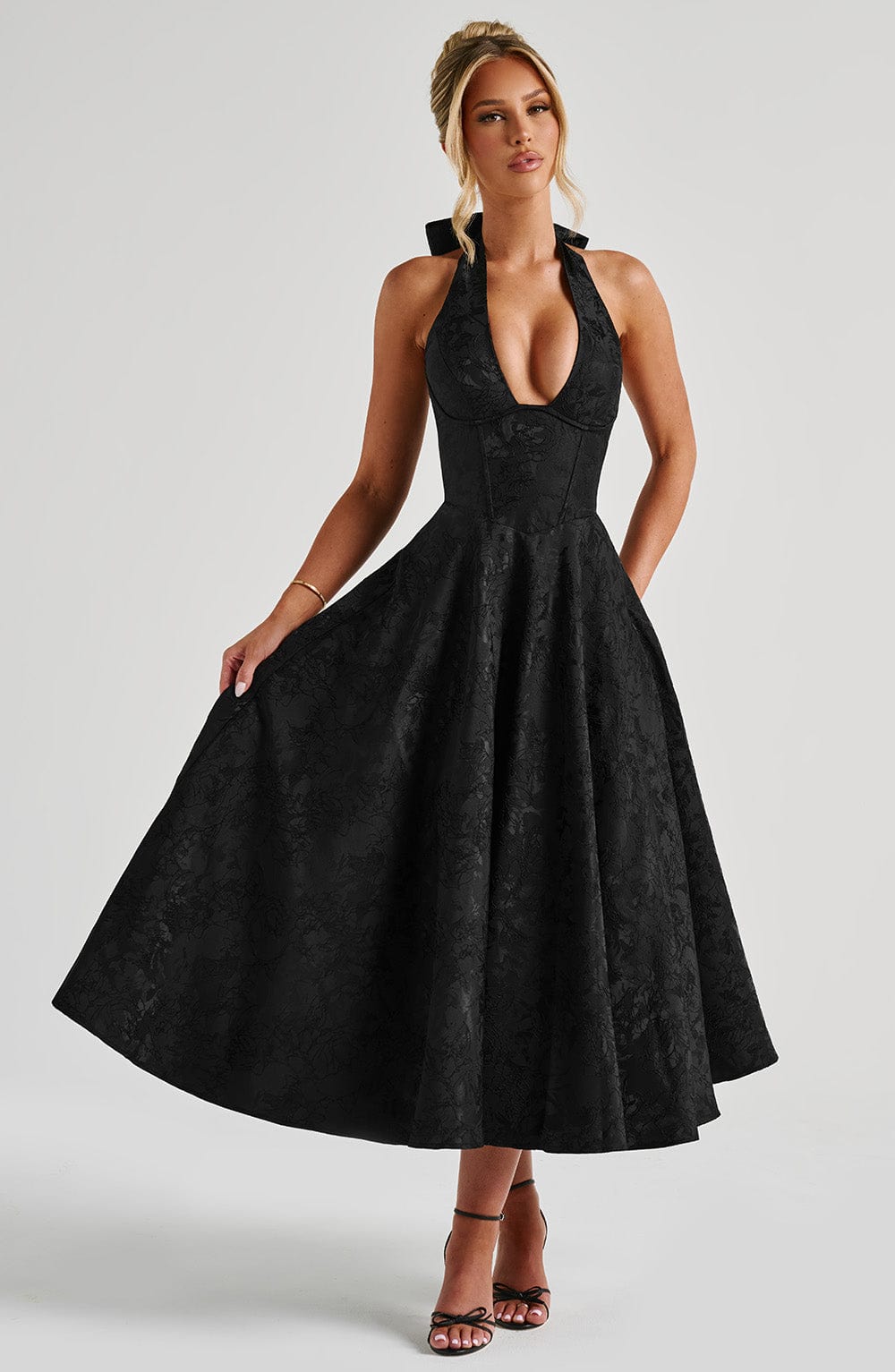 OPHELIA | CHIC V-NECK BACKLESS DRESS