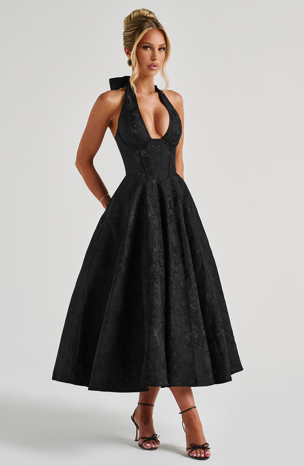 OPHELIA | CHIC V-NECK BACKLESS DRESS