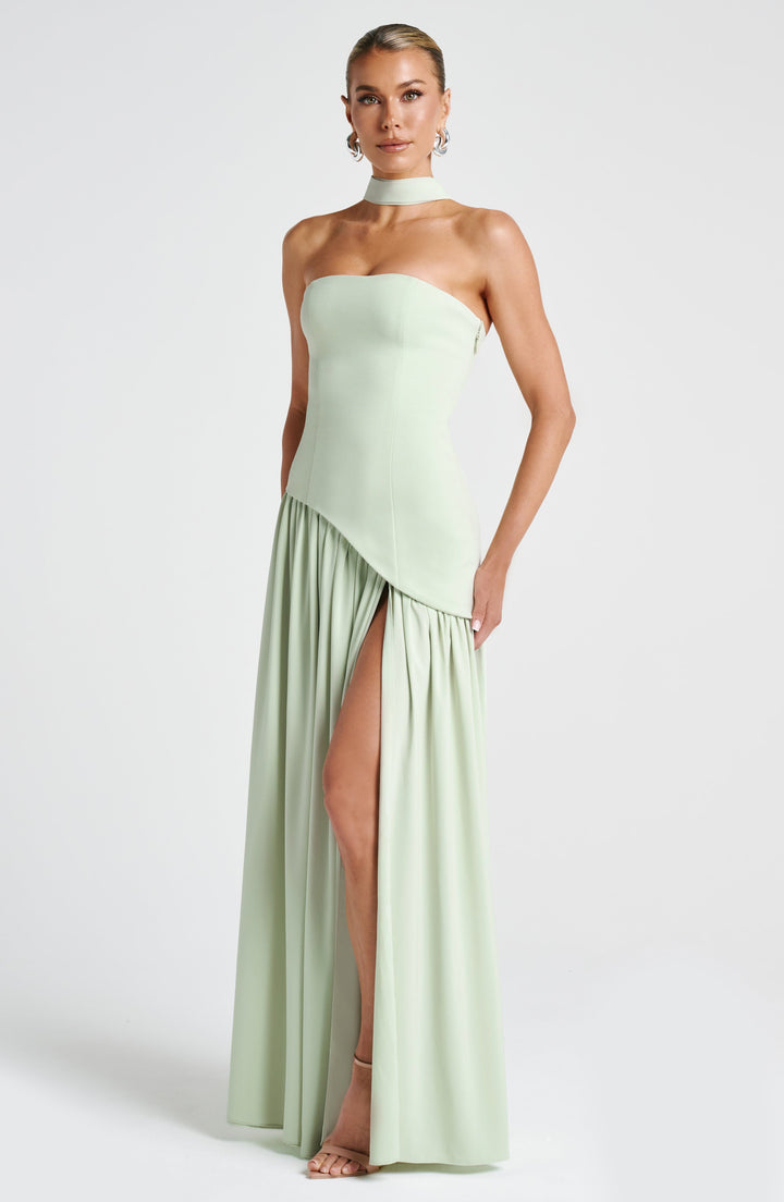 WENDY | ELEGANT BACKLESS PLEATED MAXI DRESS