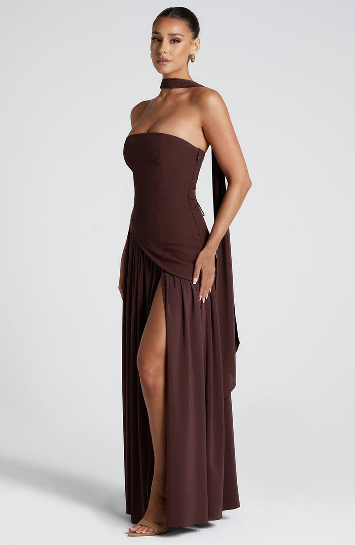 WENDY | ELEGANT BACKLESS PLEATED MAXI DRESS