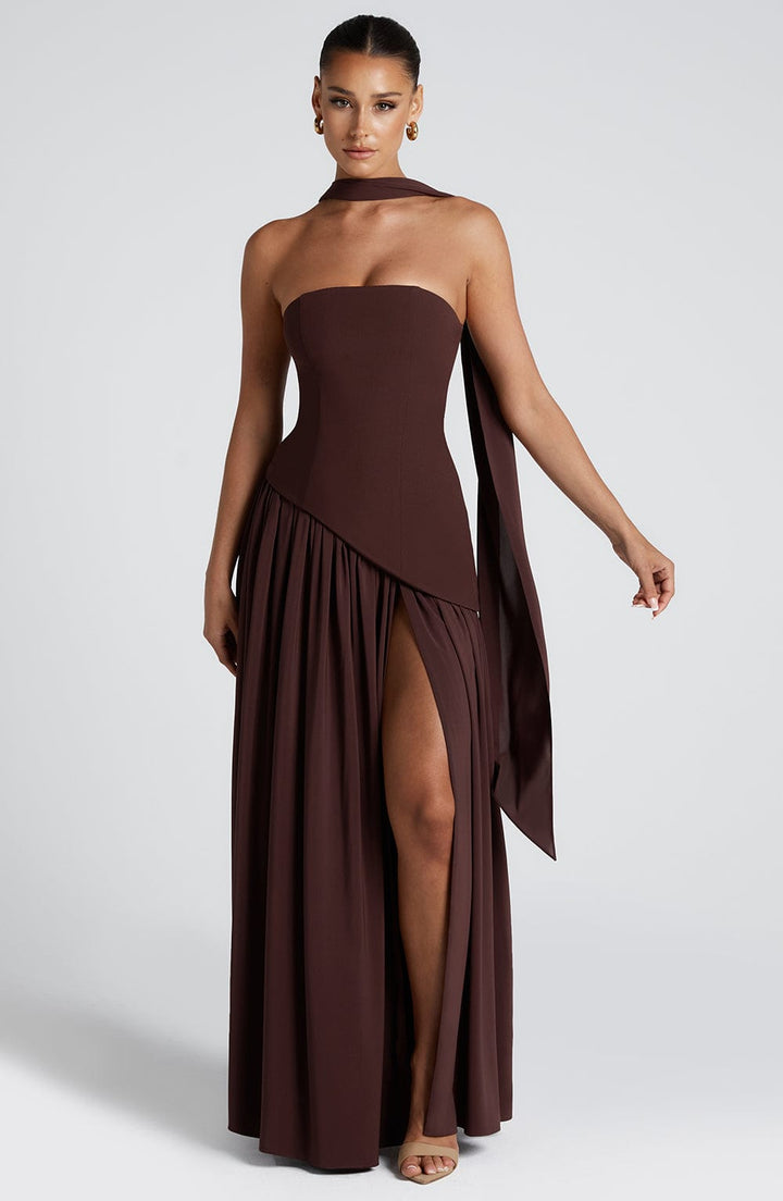 WENDY | ELEGANT BACKLESS PLEATED MAXI DRESS